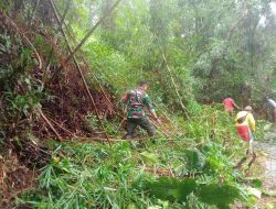 Karya Bakti Pembersihan Jalan Tani Kodim 1209/Bengkayang Gandeng Warga
