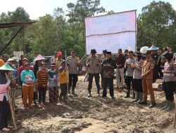 Kapolres Landak Pimpin Penanaman Perdana Demplot Presisi Kwartal IV Di Desa Nyiin