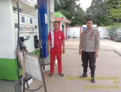 Patroli Humanis Polsek Sebangki Polisi Ajak Karyawan SPBU Jadi Mitra Keamanan
