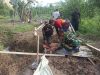 Satgas TMMD Regtas Ke-126 Kodim 1208/Sambas Cor Jembatan Kecil Di Lokasi Rabat Beton