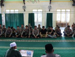 Polres Melawi Lakukan Pembinaan Rohani Dan Mental Dengan Ceramah Abah Elan Di Masjid Shirotul Jannah