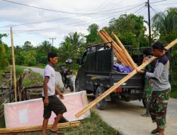 Satgas TMMD Ke-126 Kodim 1208/Sambas Angkut Material Untuk Pembangunan MCK RTLH