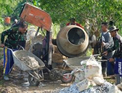 Mesin Molen Terus Berputar Percepat Pembangunan Rabat Beton TMMD Regtas Ke-126 Kodim 1208/Sambas