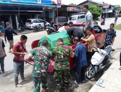 Anggota Kodim 1204/Sanggau Melayat Kerumah Purnawirawan TNI Yang Meninggal Dan Turut Berbelasungkawa