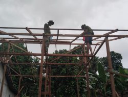 Satuan Tugas TNI Manunggal Masuk Desa (TMMD) Ke-126 Mulai Memasang Batako Pada Milik Rumah Warga Penerima Manfaat