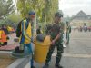 Koramil 1204-07/Tayan Hilir Bersihkan Lingkungan Keraton Menunjang festival Budayan Keraton Pakunegara Tayan Hilir