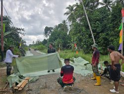 Satgas TMND Ke 126 Kodim 1207/Pontianak Mulai Pemasangan Plastik Cor Untuk Alas sebelom Di cor