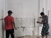 Satgas TMMD Ke-126 Kodim 1207/Pontianak Laksanakan Pemasangan Keramik