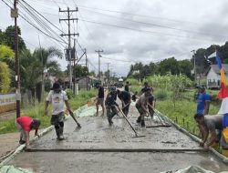 Anggota TMMD Kodim 1207/Pontianak Bersama Masyarakat Terus Bersenergi Memasang Papan Mal