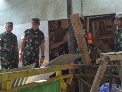 Danrem 121/Abw Tinjau Perehaban MCK Sekolahan Oleh Satgas TMMD ke-126 Kodim 1208/Sambas
