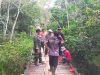 TNI dan Warga Bersatu Jembatan Kampung Kembali Kokoh Lewat Gotong Royong