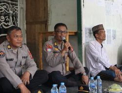 Polres Sintang Kembali Gelar Jumat Berkah Bagikan Makanan Dan Sembako kepada Warga Dan Pondok Pesantren