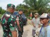 Danrem 121/Abw Bincang Santai Bersama Warga Desa Ratu Sepudak Di Lokasi TMMD ke-126 Kodim 1208/Sambas