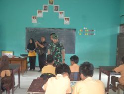 Danrem 121/Abw Sambangi Siswa SD Saat Kunjungan Ke Lokasi TMMD Desa Ratu Sepudak