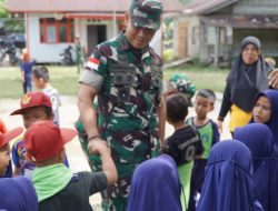 Kedatangan Danrem 121/Abw Disambut Hangat Siswa SD Di Desa Ratu Sepudak