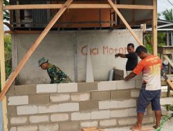 Satgas TMMD Ke-126 Kodim 1208/Sambas Rehabilitasi Poskamling Desa Ratu Sepudak