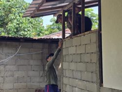 Satgas TMMD Kodim 1207/Pontianak Membuat Bangunan WC Atau Jamban Bagi Keluarga Abdul Mukti