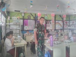 Babinsa Singkawang Tengah Dampingi Program Makan Bergizi Gratis Di SDN 8 Singkawang