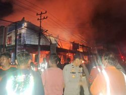 Kebakaran Hebat Hanguskan Tujuh Ruko Di Parindu Polisi Selidiki Penyebab Dari Lantai Dua Bengkel