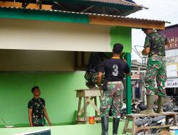Satgas TMMD ke-126 Kodim 1208/Sambas Lakukan Pengecatan Poskamling Di Desa Ratu Sepudak