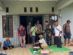 Babinsa Koramil 1204-04/Kembayan Hadiri Ritual Adat Buka Segel Kantor Desa Tanjung Bunga