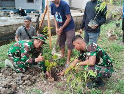 Untuk Melestarikan Lingkungan Satgas TMMD Ke-126 Kodim 1207/Pontianak Menanam Pohon 