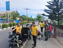 Babinsa Koramil 1202-01/Singkawang Barat Laksanakan Karya Bakti Bersihkan Drainase