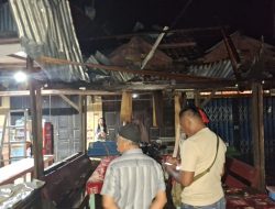 Puting Beliung Terjang Melawi 7 Kios Di Terminal Sidomulyo Rusak Tribun Bola Dan Rumah Warga Juga Terdampak