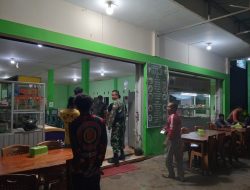 Babinsa Koramil 11/Tayan Hulu Gelar Patroli Malam Ciptakan Situasi Aman Dan Kondusif