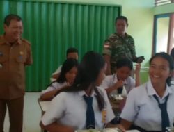 Babinsa Koramil 1204-13/Belitang Hulu Tinjau Program Makan Bergizi Gratis Di Sekolah-sekolah Desa Balai Sepuak