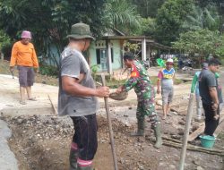 Kodim 1209/Bengkayang Bersama Warga Laksanakan Pengecoran Jalan