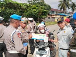 Operasi Zebra Kapuas Polres Melawi Gelar Sosialisasi Dan Teguran Humanis kepada Pengendara Di Depan Kantor Satpas