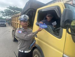 Personil Operasi Zebra Himbau Pengemudi Gunakan Jaring Pengaman Dan Hindari Overkapasitas