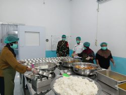 Babinsa Koramil 1204-19/Mukok Laksanakan Pengecekan Program Makan Bergizi Gratis Di Kecamatan Mukok