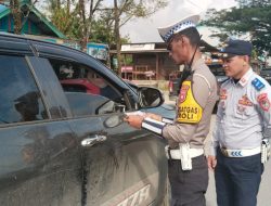 Satgas Ops Zebra Kapuas Polres Melawi Lakukan Sosialisasi Dan Penindakan Gabungan Di Jalan Juang KM 2