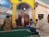 Polres Melawi Gelar Program Mimbar Kamtibmas Aipda Angga Ramanda S.H Jadi Imam Dan Khotib Di Masjid Hayatul Muslimin