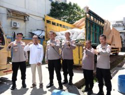 Kapolres Sintang Tinjau Langsung Pergeseran 25 Ton Jagung Petani Binaan Ke Bulog Sintang