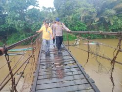 Kunjungan Penuh Kepedulian Brimob Tinjau Jembatan Gantung Dan Sapa Warga Serimbu