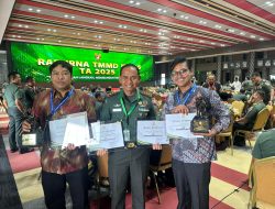 Dandim 1208/Sambas Dampingi Penerima Penghargaan Media Sosial Dan Media Online Terbaik Pada LKJ TMMD Ke-126