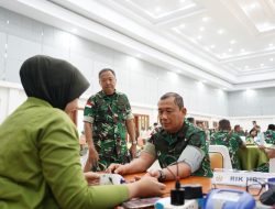 Bakti Kesehatan Peringati Hari Juang TNI AD 2025 Pangdam XII/Tpr Donorkan Darah Bersama Prajurit