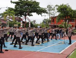 Tingkatkan Kesiapsiagaan Wakapolres Melawi Komandoi Latihan Bela Diri Usai Apel Pagi