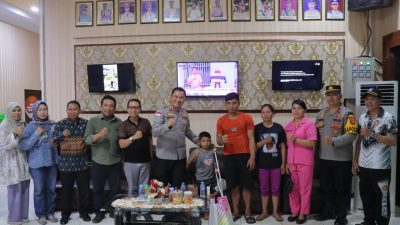 Kapolres Sintang Inisiasi Pertemuan Dan Bantuan Untuk Anak Yang Viral Di TikTok Boy Kini Dirujuk Untuk Pengobatan