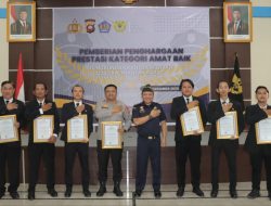 Kapolres Sambas Dan 9 Personel Polres Sambas Terima Penghargaan Prestasi kategori Amat Baik Dari Direktorat Jenderal Bea Dan Cukai (DJBC) Kalimantan Barat