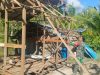 Ringankan Beban Warga Binaan Babinsa Koramil 04/Jawai Bantu Warga Bangun Rumah