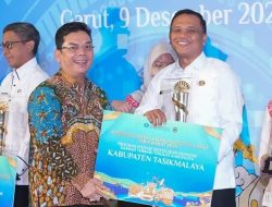 Wabup Asep Sopari Terima Penghargaan AJEG Jabar 2025 untuk Digitalisasi Ekonomi Daerah