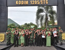 Dandim 1205/Sintang Pimpin Upacara Purna Tugas Dan Purna Wira Anggota