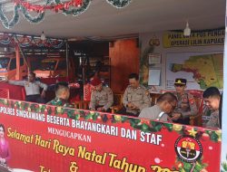 Pastikan Natal dan Tahun Baru 2026 Kondusif Babinsa Kodim 1202/Skw Siaga Di Berbagai Titik Pos Pengamanan