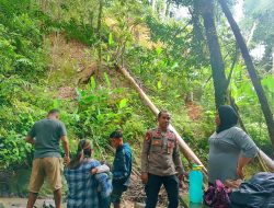 Patroli Monitoring Libur Natal Polsek Mempawah Hulu Pantau Aktivitas Masyarakat Di Objek Wisata