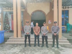 Personel Ops Lilin Kapuas Polres Melawi Amankan Ibadah Minggu di Gereja-Gereja