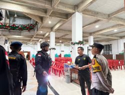 Sterilisasi Gereja Jelang Ibadah Karendalops Lilin Kapuas Polres Melawi Pimpin Langsung Kegiatan Subuh Hari